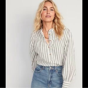 Old navy puffed sleeve striped henley shirt; 3XL